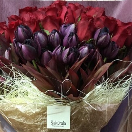 期間限定!【バラとチューリップの豪華コラボ花束】感動の嵐。喜ばれること間違いなしの花束【配送不可地域：離島】【1515240】