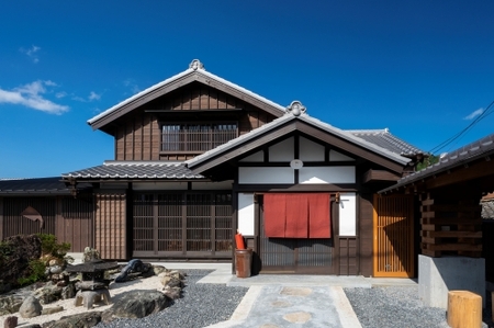 古民家宿 「春のや」 一棟貸 1組5名まで 宿泊券 / 山路工務店 古民家 リフォーム 薪ストーブ 素泊まり 旅行 家族旅行 チケット 体験 宿泊 旅行券 クーポン券 ホテル 旅館 民泊 ギフト 贈答用 三重県 大台町 (409)