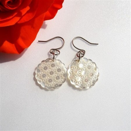 白蝶貝のレース彫刻「麻」ピアス_装飾品・工芸品 ピアス・イヤリング アクセサリー _【1237885】