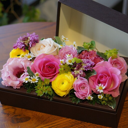 季節の生花のフラワーボックス：B160-019