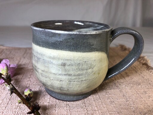 陶器のカップ(丸型)(杏灰釉)|カップ