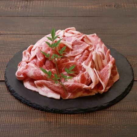 肉厚でジューシー 越後もち豚肩ロース すきやき用900g【配送不可地域：離島】【1644007】
