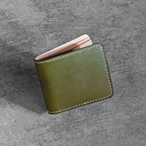 栃木レザー使用｜やわらか本革二つ折り財布｜Half wallet 02｜オリーブ｜minca（全7色）