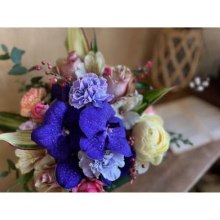 季節を彩る寒色系の生花アレンジメント【寒色系】【配送不可地域：離島】【1732606】