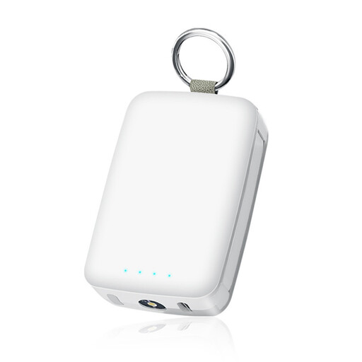 【ホワイト】モバイルバッテリー 6800mAh大容量 iPhone/Type-Cケーブル内蔵 パワフル 軽量 二台同時充電 LEDライト付き SOS信号 カラビナ付き キーリング付き Android/iOS対応 急速充電 極小 残電量表示 防災電源 iPhone17/16/15充電 90日安心保証付き【PL保険加入済み製品・安心】