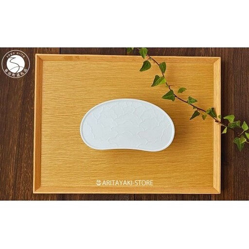 有田焼 白釉 繭型蓋物 小[ARITAYAKI-STORE]食器 ハレの日 めでたい おもてなし おせち 高級食器 陶箱