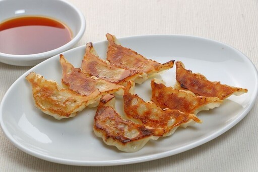 小籠包餃子 食べ比べセット 2種 計60個 鹿児島黒豚 黒毛和牛 餃子 点心 ギョーザ ぎょうざ 小籠包 黒豚 和牛 使用 包王Paou 冷凍 ぎょうざ 冷凍餃子 ギョーザ お惣菜 惣菜 おかず 一品 滋賀 彦根