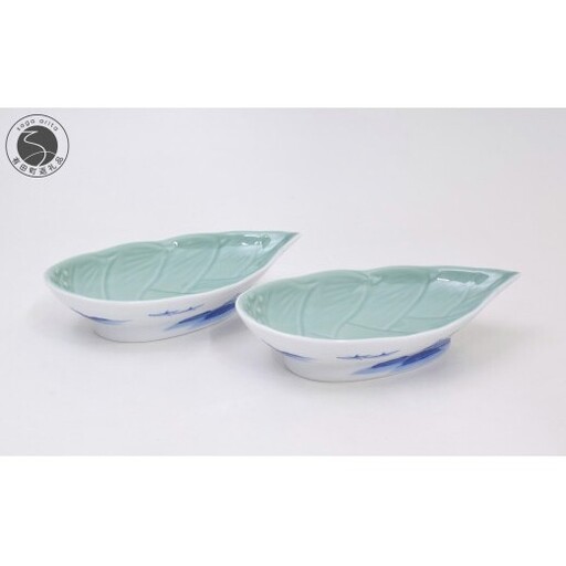 有田焼 笹青磁 ペア竹の子彫刻皿[深川製磁]食器 器 うつわ 高台皿 セット 和食器 伝統工芸 青磁 翡翠 たけのこ タケノコ