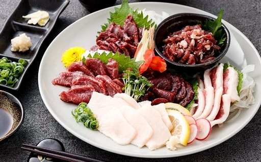 [ R8年熊本地震復興支援 ]馬刺し 5種 約300g セット ( 専用醤油付 ) 馬刺し 馬刺 お肉 肉 ニク にく 馬肉 馬 高タンパク 低カロリー ヘルシー 晩酌 つまみ 真空冷凍 冷凍 上赤身 霜降 フタエゴ 食べ比べ 専用醤油