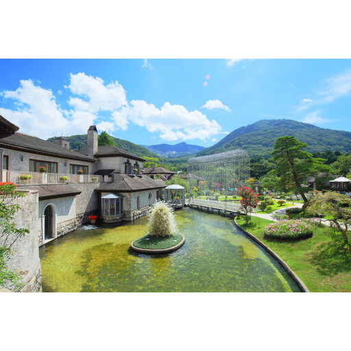 箱根ガラスの森美術館入館ペアチケット【2026年10月上旬以降順次発送】