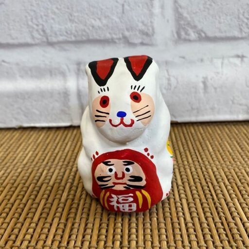 達磨抱き卯(うさぎ)手作り張子人形【埼玉県 春日部市 達磨抱き卯 うさぎ 干支 置物 手作り 張子人形  縁起物 伝統工芸 ギフト】（AW011-1）
