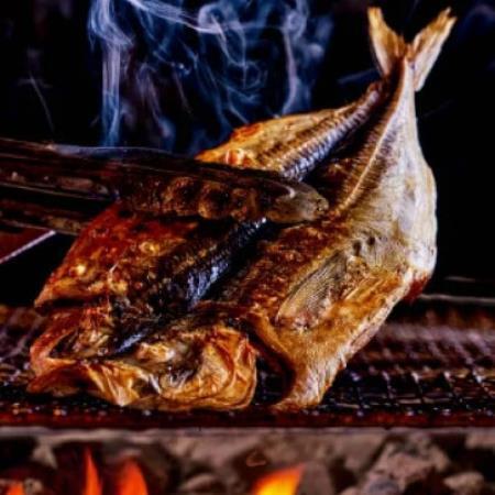 魚伝特製干物「あじサイズ違いセット(特大2枚・中間1枚)」(冷凍)[配送不可地域:離島]