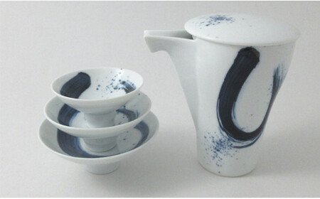 有田焼 龍門 酒器セット【ヤマト陶磁器】酒器 器 うつわ 磁器 陶磁器 染付 徳利 ぐい呑み カジュアルな酒器 三つ組の盃 冷酒 熱燗 おもてなし 来客用 お正月 電子レンジ可 40000円 4万円 cn016