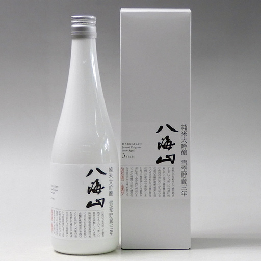 日本酒 八海山 純米大吟醸 雪室貯蔵三年 720ml【八海山 純米大吟醸 四合瓶 1本 日本酒 720ml 新潟 地酒 厳選 晩酌 熱燗 お酒 酒 さけ お中元 お歳暮 贈答】