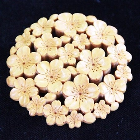 つげ細工 ブローチ(桜)　5.5cm_装飾品・工芸品  アクセサリー _【1116504】