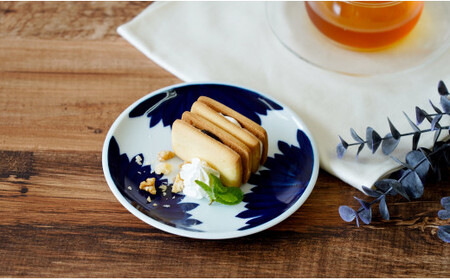 菊の馨 15cm丸プレート 有田焼 [伯父山] 器 うつわ 食器 皿 丸皿 ワンプレート マルチプレート パスタ皿 カレー皿