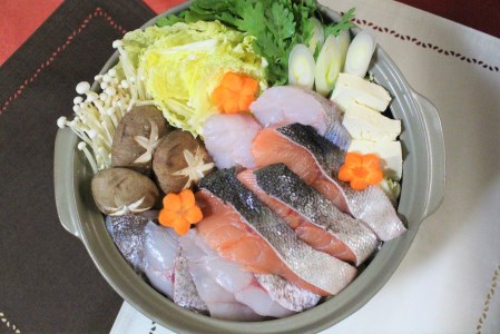 [期間限定]3月発送開始 旬の魚介類寄せ鍋セット[3〜4人前]