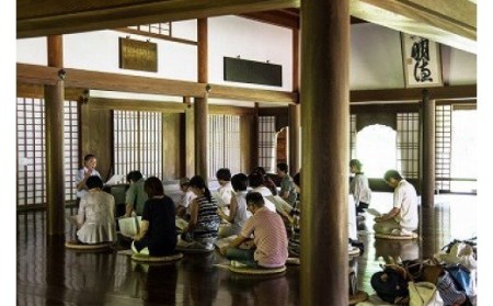 体験 閑谷学校の講堂(国宝)で行う論語朗誦体験