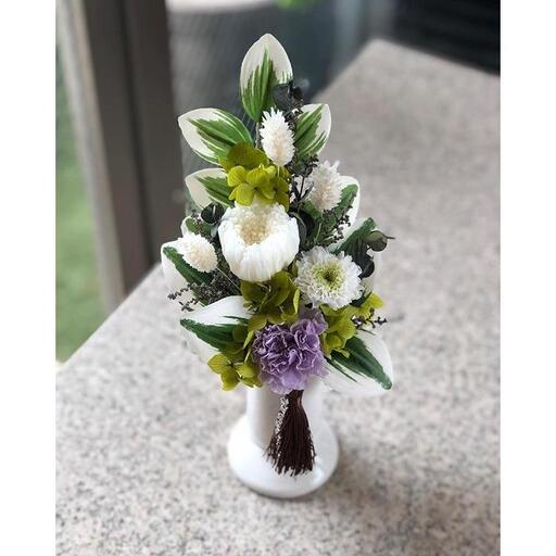 静謐な心を届けるお供え花 プリザーブドフラワー・静花（クリアケース入り）　ホワイト×グリーン×パープル