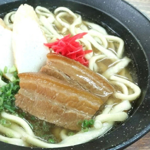 ＜だるまそば＞沖縄そば（豚三枚肉）8食セット 〇 そば 細麵 沖縄 読谷村 セット商品 ストレート麺 リニューアル 読谷セントラルキッチン