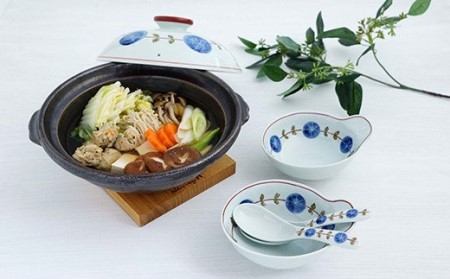 有田焼 染錦丸紋つなぎ 8号土鍋セット にっこり2人用[金照堂]食器 器 うつわ 鍋セット 土鍋 鍋 とんすい 取皿 取鉢 レンゲ れんげ セット ペア かわいい 直火専用 A120-45