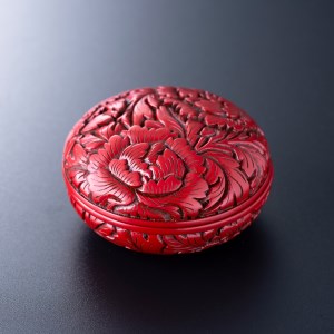 E4038 村上木彫堆朱　香合（牡丹唐草）