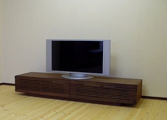 [VOICE テレビボード ウォールナット 180cm]シャープな無垢材ルーバー扉のテレビボード[ウォールナット材 オイルフィニッシュ リモコン対応]家具 台 TV AV 棚 リビング サイド MUFactory