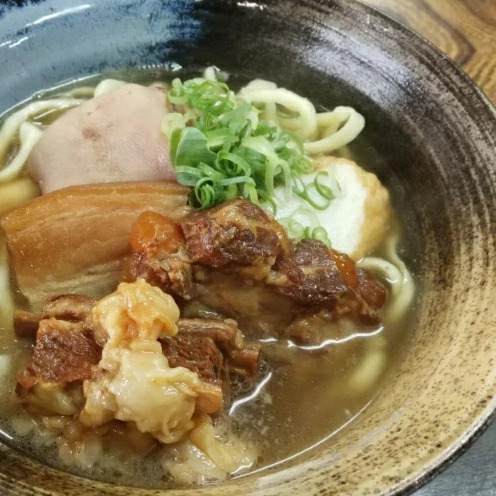 ＜だるまそば＞肉全部のせ！4食セット（三枚肉、ソーキ、軟骨ソーキ、てびち） 〇 沖縄 読谷村 そば リニューアル 国産豚使用 細麺 ストレート麺 セット商品