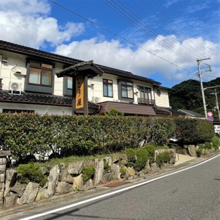 [平日プレーゴルフ旅]七釜温泉こう屋旅館1泊2食×湯村カンツリークラブ1R昼食補助券付きペアチケット