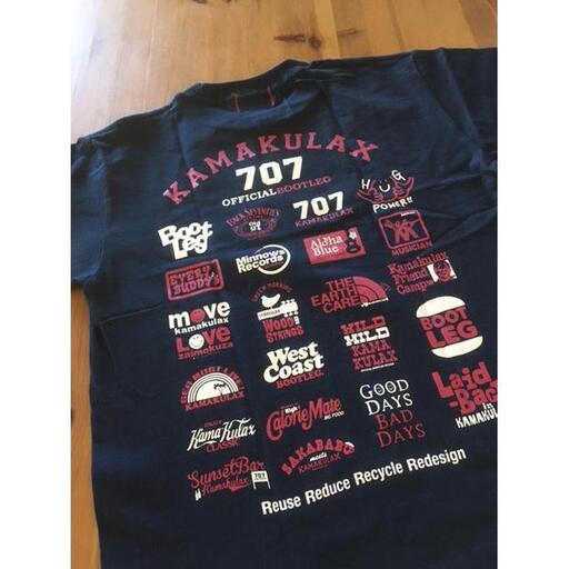 鎌倉ブランドの老舗「KAMAKULAX」の定番オリジナルALL LOGO Ｔシャツ【ネイビー】Sサイズ