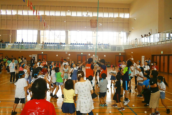 子どもから高齢者までが集うスポーツ施設を整備