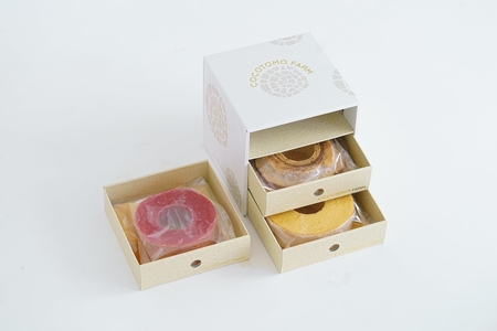 ココトモBOX (ソフトバウム 白米 1個&ハードバウム 玄米一山 1個&贅沢バウム ウイングいちご 1個) 自家製生米粉100%のしっとりバウムクーヘンが人気 CA-03 [0527]