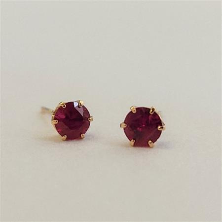 【宝石の街 山梨甲府】K18ピンクゴールド　ビルマ産ラウンドルビー(トータル0.5ctUP)ピアス【配送不可地域：離島・沖縄県】【1246400】
