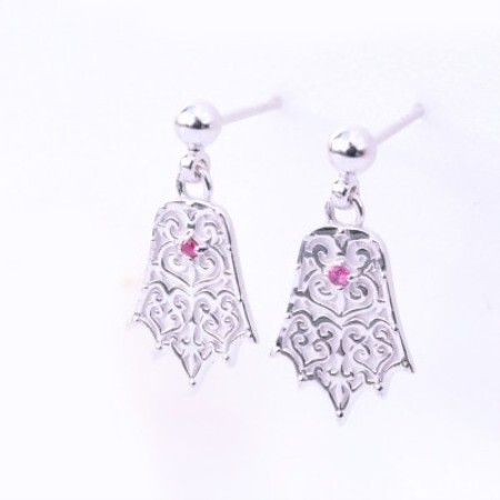【Do_goods】古墳時代の造形美　棘葉形杏葉 ルビー シルバーピアス 659-874-R【配送不可地域：離島・沖縄県】【1490358】
