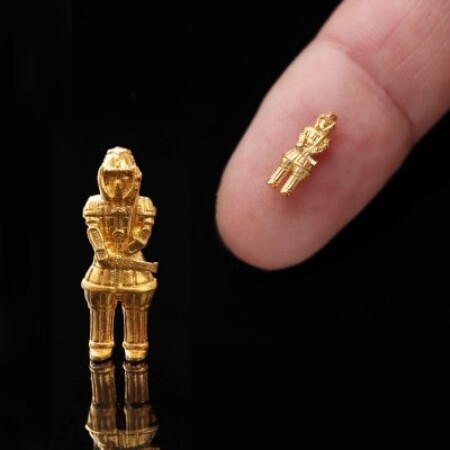 【Do_goods】純金製! 指先に乗る米粒サイズの「埴輪 挂甲の武人」659-980【配送不可地域：離島・沖縄県】【1565332】