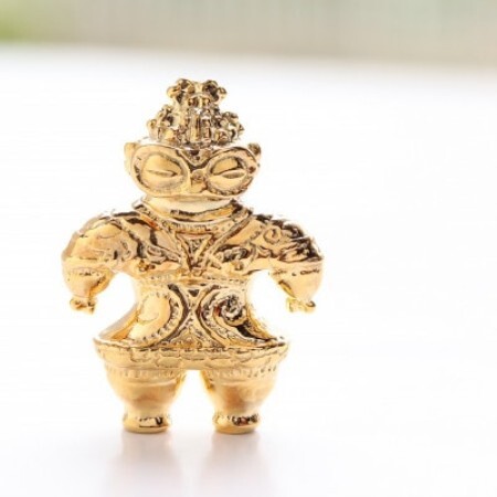 縄文の神秘を身にまとう K18製 豆遮光器土偶ペンダントトップ 700-082[配送不可地域:離島・沖縄県]