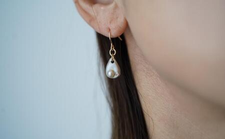 琵琶パールと池蝶貝のピアス(THE SHELL with BIWAPearl)