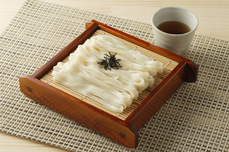 尾州きしめん 220g×20袋 / 麺類 うどん 喉ごし もちもち だしの旨味 かつお節 昆布 本場の味わい 愛知県 No.369