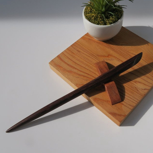 木製かんざし リーフ型 標準サイズ [195S28] 選べる 素材 紫檀 黒檀 タガヤサン チャクテビガ ローズウッド 木製 かんざし 緩みにくい 塗装不使用 固定型 飾り用 経年変化 耐久性 髪飾り 和風アクセサリー ヘアアクセ ヘアアクセサリー 愛知県 小牧市 送料無料