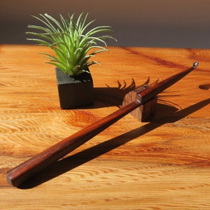 木製耳かき 紫檀(シタン)材 [195S25] 紫檀 シタン材 木製 耳かき 安定 グリップ感 優しい形状 体に優しい スプーン形状 刺激を軽減 肌触り 防虫 防腐 耐朽性 愛知県 小牧市 送料無料