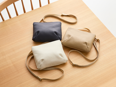 本革製ポシェット [074K10] 選べる カラー ホワイト ネイビー ベージュ バッグ ポシェット ショルダーバッグ 本革 牛 バッグ 上質 お出かけ 丈夫 長く使える ハンドメイド カジュアル シンプル 雑貨 日用品 愛知県 小牧市 送料無料