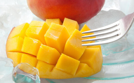 [2026年発送分 先行予約]マンゴーフルーツ約1kg(1-3玉入り) / 佐賀県 / 一般社団法人龍乃 