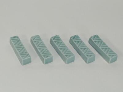 [波佐見焼]手彫りの箸置き5個組 白藍 [西海陶器]5 24375