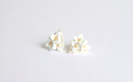 天草陶花と淡水パールの耳飾り チタンポストピアス