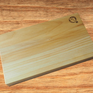 銀杏のまな板 耐水加工 (L32×W19×T2.2cm) 台所 キッチン 調理道具 調理 料理 日用品 銀杏材 銀杏 [opbs010][くにさき六郷舎]