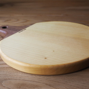 銀杏のまな板 丸型 手付き 耐水加工 (L37×W30×T2.7cm) 台所 キッチン 調理道具 調理 料理 日用品 銀杏材 銀杏 [opbs014][くにさき六郷舎]