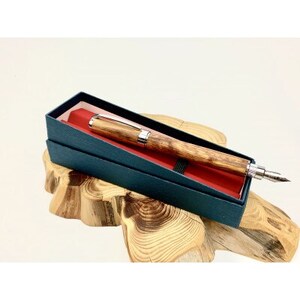 ワンオフ新城杉(杢:モク)のキャップ式万年筆
