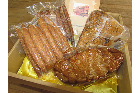 手作りハム詰め合わせセット(B) [0081] 豚肉 ベーコン 焼豚 ウインナー 加工肉 スモーク 無添加 愛知県