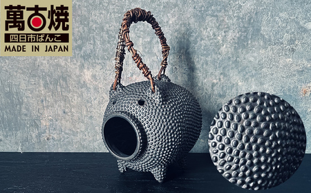 [萬古焼(ばんこやき)]表現技法で萬古焼に新風を吹き込むアーティスト谷口純一 一珍技法(いっちんぎほう)「金彩粒々蚊遣り豚(きんさいりゅうりゅうかやりぶた)」[谷口純一 金彩 蚊やり豚 1点もの 一珍 三重県 四日市市 四日市 ]