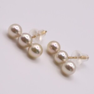 1934 K18　アコヤ本真珠4.0㎜up　3連ピアス